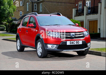 2013 Dacia Sandero Stepway soft compact SUV Location terrain Banque D'Images