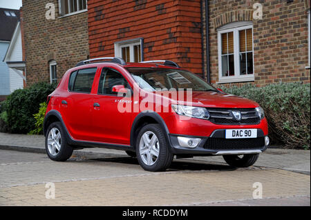 2013 Dacia Sandero Stepway soft compact SUV Location terrain Banque D'Images