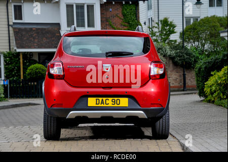 2013 Dacia Sandero Stepway soft compact SUV Location terrain Banque D'Images