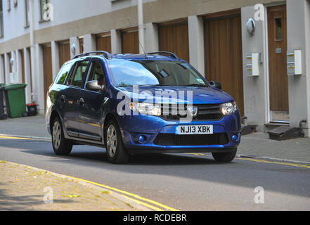 2013 Dacia Logan MCV break budget Banque D'Images