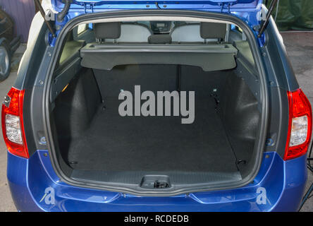 2013 Dacia Logan MCV break budget Banque D'Images