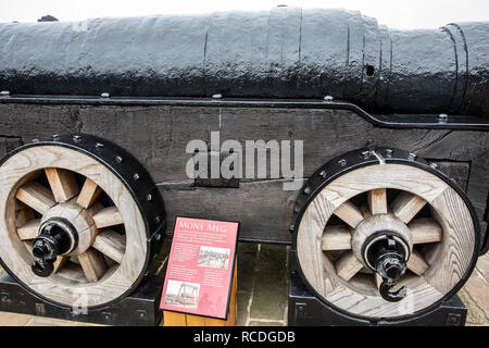 Mons Meg est une cité médiévale bombarder dans la collection de la Royal Armouries et situé au château d'Edimbourg en Ecosse Banque D'Images