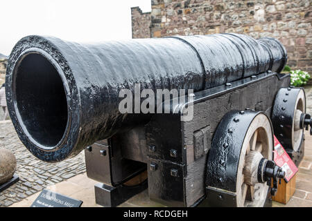 Mons Meg est une cité médiévale bombarder dans la collection de la Royal Armouries et situé au château d'Edimbourg en Ecosse Banque D'Images