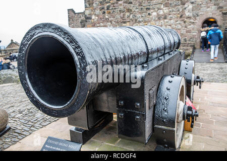 Mons Meg est une cité médiévale bombarder dans la collection de la Royal Armouries et situé au château d'Edimbourg en Ecosse Banque D'Images