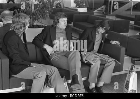 Naar Ajax Madrid, Gerry Kleton, Jan Mulder en Johan Cruijff, Bestanddeelnr 926-3639. Banque D'Images