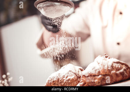 Les cookies sont enduits de sucre en poudre Banque D'Images