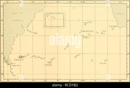 . Rapports de découverte. La découverte (navire) ; les expéditions scientifiques ; océan ; l'Antarctique, îles Falkland. Inégalité du plancton océanique 5i5 connue dans le journal de bord du navire, de manière à ce que le kilométrage représenté par chaque section sur la soie peut être déterminée. Après l'achèvement d'un cycle le rouleau est retiré, placé sur un microscope spécial sous-étage et d'un examen article par article. Les observations formulées seront désormais chaque être décrits brièvement à son tour, une discussion générale sur les comparaisons et les contrastes entre les différents enregistrements réservés jusqu'à la fin.. Fig. 1. Tableau montrant les positions des lignes le long de Banque D'Images