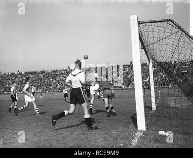 Ajax tegen Dos 2-1. Dos-keeper redt, Bestanddeelnr 903-0243. Banque D'Images