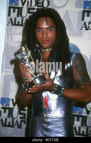 UNIVERSAL CITY, CA - 2 SEPTEMBRE : Chanteur et musicien Lenny Kravitz assiste à la 10e édition des MTV Video Music Awards le 2 septembre 1993 à Universal Amphitheatre à Universal City, en Californie. Photo de Barry King/Alamy Stock Photo Banque D'Images