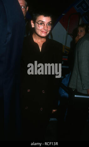 UNIVERSAL CITY, CA - 2 SEPTEMBRE : Chanteur et musicien Sinead O'Connor assiste à la 10e MTV Video Music Awards le 2 septembre 1993 à Universal Amphitheatre à Universal City, en Californie. Photo de Barry King/Alamy Stock Photo Banque D'Images