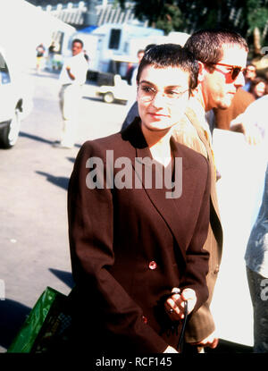 UNIVERSAL CITY, CA - 2 SEPTEMBRE : Chanteur et musicien Sinead O'Connor assiste à la 10e MTV Video Music Awards le 2 septembre 1993 à Universal Amphitheatre à Universal City, en Californie. Photo de Barry King/Alamy Stock Photo Banque D'Images