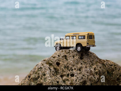 Toy 4x4 véhicule tout terrain à la plage Banque D'Images