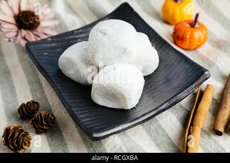 Dessert traditionnel japonais de haricots rouges, gâteau de riz gluant mochi Banque D'Images