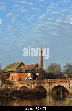 Cox's Yard, Clopton Bridge & Rivière Avon, Stratford upon Avon, Warwickshire, England, UK Banque D'Images