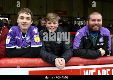 Stoke City fans dans les tribunes avant le match Banque D'Images