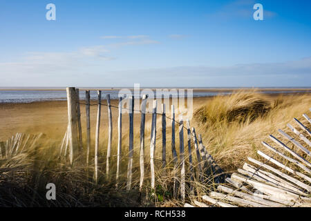 Le travail de conservation qui se déroulent sur la plage de St Annes, près de Blackpool sur la côte de Fylde. Banque D'Images