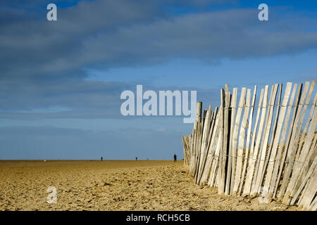 Le travail de conservation qui se déroulent sur la plage de St Annes, près de Blackpool sur la côte de Fylde. Banque D'Images