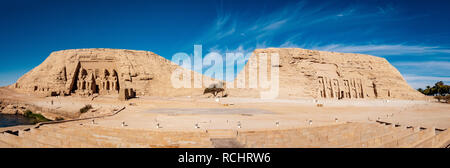 Grands temples d'Abu Simbel vue panoramique Banque D'Images