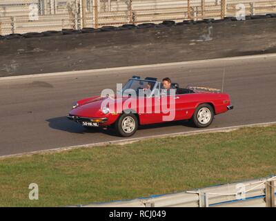 Alfa Romeo 2000 SPIDER VELOCE inscription licence néerlandais 50-HK-NL. Banque D'Images