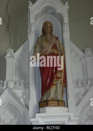 Alembon (Pas-de-Calais) Église, statue Sacré-Coeur de Jésus-Christ. Banque D'Images