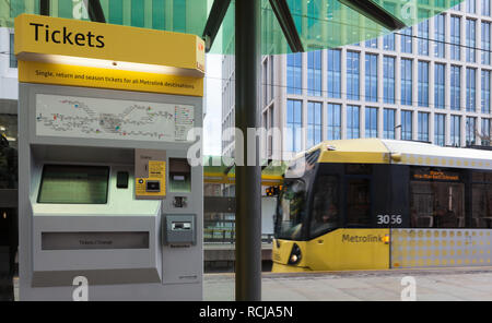 La Place Saint Pierre arrêt Metrolink situé au cœur de Manchester. Banque D'Images