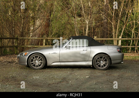 Vue latérale d'une Honda S2000 Argent voiture de sport. Banque D'Images