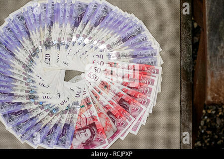Londres, Royaume-Uni - 13 janvier 2019 : les livres britanniques, du papier-monnaie portant sur le background Banque D'Images