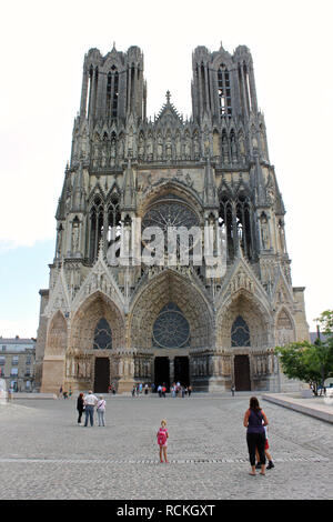 Reims, France. La cathédrale de Notre-Dame (Cathédrale Notre Dame), un important édifice gothique et monument dans la ville de Reims Banque D'Images