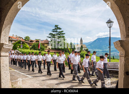 Cérémonie de cérémonie de Corpus Christi à Kurtatsch an der Weinstrasse, Tyrol du Sud, dans le nord de l'Italie. Jour de Corpus Christi Banque D'Images