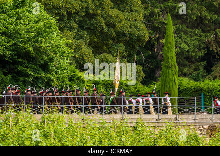 Cerimonial Corpus Christi procession en Cortaccia an der Weinstrasse, vallée de l'Adige, le Tyrol du Sud, Italie du nord. Jour de Corpus Christi Banque D'Images