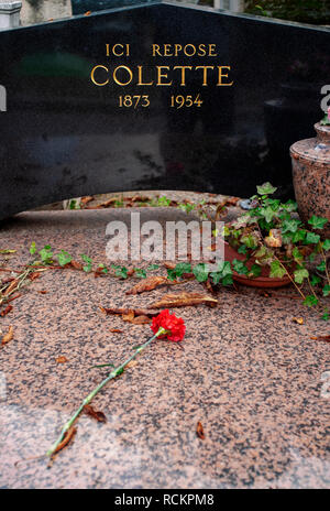 Tombe de l'écrivain Colette au cimetière du Père Lachaise, Paris, France Banque D'Images