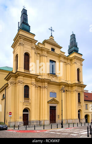 Varsovie, Mazovie / Pologne - 2018/12/15 : Les Frères Franciscains de l'église catholique de Saint François à Zakroczynska stigmates séraphique street dans le quartier historique Banque D'Images