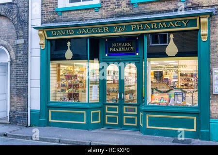 Boutique traditionnelle avant de David Jagger Pharmacie de Wells-next-the-Sea, dans le Norfolk. Banque D'Images