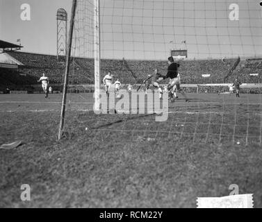 Ajax tegen DWS 1-1, spelmomenten Bestanddeelnr, 916-1511. Banque D'Images
