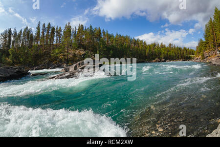 Rapides sur la rivière Sjoa dans Oppland County de l'Est de la Norvège, Scandinavie, populaire pour le rafting, kayak, nage en eau vive et d'autres activités Banque D'Images