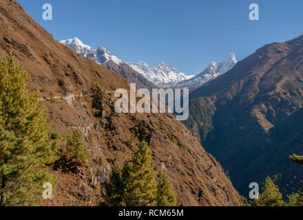 Everest, Lhotse et l'Ama Dablam sommets. Camp de base de l'Everest trek au Népal Banque D'Images