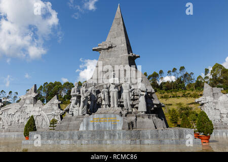 Lai Chau, Vietnam - 21 novembre 2018 : Oncle Ho monument avec les gens et l'origine ethnique de la province de Lai Chau. Banque D'Images