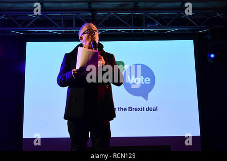 Londres, Royaume-Uni. 15 janvier, 2019. Tony Robinson participe à vote du peuple pour arrêter Brexit Brexit rallye en raison de voter au Parlement le 15 janvier 2019, Londres, Royaume-Uni : Crédit photo Capital/Alamy Live News Banque D'Images