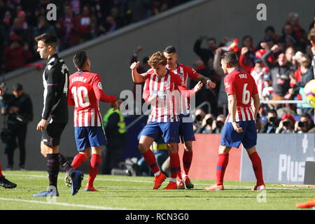 Madrid, Espagne. 13 Jan, 2019. Antoine Griezmann (Atletico) Football/soccer : Griezmann célébrer après son but au cours 'Espagnol La Liga Santander' match entre l'Atletico de Madrid 1-0 Levante UD au stade Wanda Metropolitano de Madrid, Espagne . Credit : Mutsu Kawamori/AFLO/Alamy Live News Banque D'Images