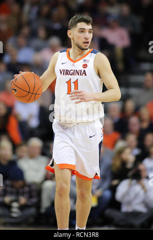 15 janvier 2019 : Virginia Cavaliers Ty guard Jerome (11) apporte la balle jusqu'à la cour de basket-ball de NCAA au cours de l'action entre le Virginia cavaliers et les Virginia Tech Hokies à John Paul Jones Arena Charlottesville, VA. Jonathan Huff/CSM Banque D'Images