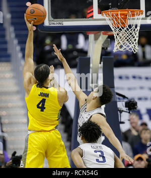 15 janvier 2019 : Marquette Golden Eagles avant (4) Theo John coups d'une mise en place au cours d'un match de basket-ball NCAA entre les hoyas de Georgetown et la Marquette Golden Eagles à la capitale une arène à Washington, DC Justin Cooper/CSM Banque D'Images