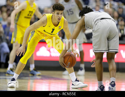 15 janvier 2019 : Marquette Golden Eagles de l'avant (1) Brendan Bailey Georgetown Hoyas montres protection (3) James Akinjo pendant un match de basket-ball NCAA entre les hoyas de Georgetown et la Marquette Golden Eagles à la capitale une arène à Washington, DC Justin Cooper/CSM Banque D'Images