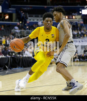 15 janvier 2019 : Marquette Golden Eagles Guard/avant (2) Sacar Anim essaie de dribbler autour de Georgetown Hoyas Guard (3) James Akinjo pendant un match de basket-ball NCAA entre les hoyas de Georgetown et la Marquette Golden Eagles à la capitale une arène à Washington, DC Justin Cooper/CSM Banque D'Images