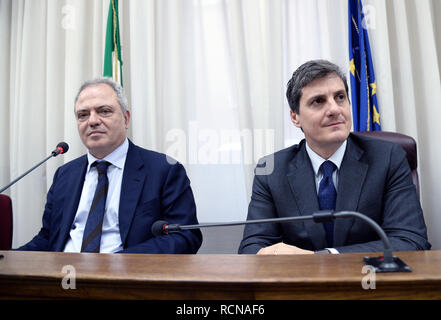 Foto Fabio Cimaglia / LaPresse 16-01-2019 Roma Politica Palazzo San Macuto. Commissione vigilanza Rai Nella foto Giuseppe Carbone, Alberto Barachini Photo Fabio Cimaglia / LaPresse 16-01-2019 Roma (Italie) Politic Palazzo San Macuto. Comité de surveillance de la RAI dans le pic Giuseppe Carbone, Alberto Barachini Banque D'Images