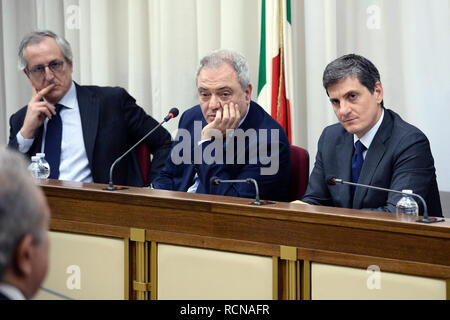 Foto Fabio Cimaglia / LaPresse 16-01-2019 Roma Politica Palazzo San Macuto. Commissione vigilanza Rai Nella foto Giuseppe Carbone, Alberto Barachini Photo Fabio Cimaglia / LaPresse 16-01-2019 Roma (Italie) Politic Palazzo San Macuto. Comité de surveillance de la RAI dans le pic Giuseppe Carbone, Alberto Barachini Banque D'Images