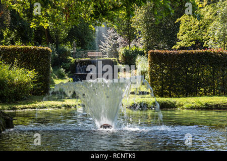 Fontaine à l'hôtel Les Jardins d'Annevoie, Annevoie-Rouillon, Wallonie, Belgique Banque D'Images