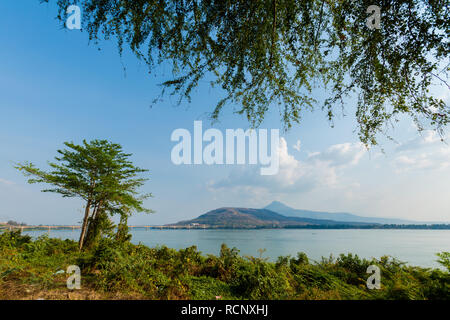 Belle vue de la ville de Pakse je pris dans le sud du Laos. Ladscape avec Mékong en Asie du sud-est. Banque D'Images