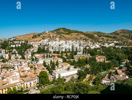 Vue de l'Albaicin vieille ville de Palais Nasrides, Palais de l'Alhambra, Grenade, Andalousie, Espagne Banque D'Images