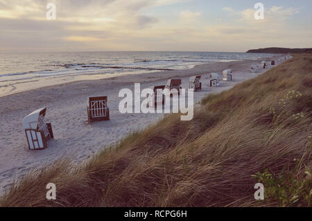 Photographie d'une promenade de la plage avec un vent sur la mer Baltique. Banque D'Images