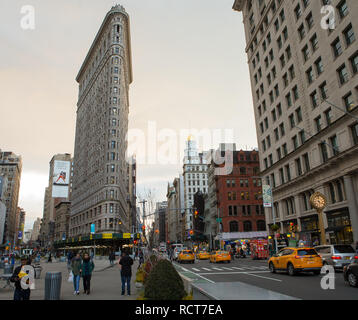 Vue générale de la GV Flatiron Building, à l'origine l'Édifice Fuller , qui est de 22 étages de forme triangulaire, 285 pieds (87 m) de hauteur à pans acier landmarke Banque D'Images